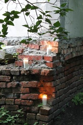 Аренда 52 насыпных напольных свечей 13 комплектов свечей. Один комплект - 4 свечи разных размеров (70, 50, 40, 30 см)